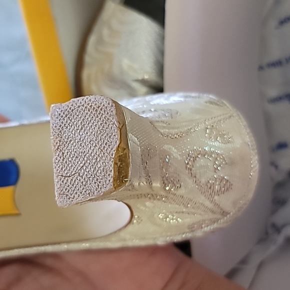 EUC Cloudwalkers by Avenue Metallic Slip On Heels Size 8.5W - Picture 13 of 16